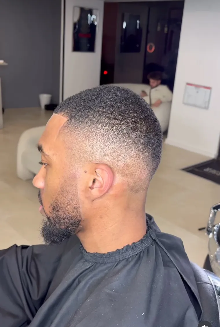Coupe transformation : dégradé et barbe reprise