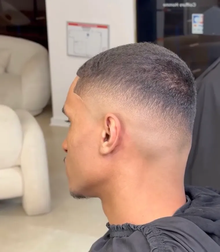 Dégradé américain et contour de front au rasoir